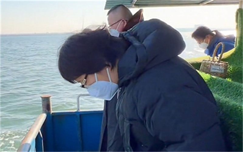 天津南疆码头公益海葬现场｜亲人完成遗愿场面温馨