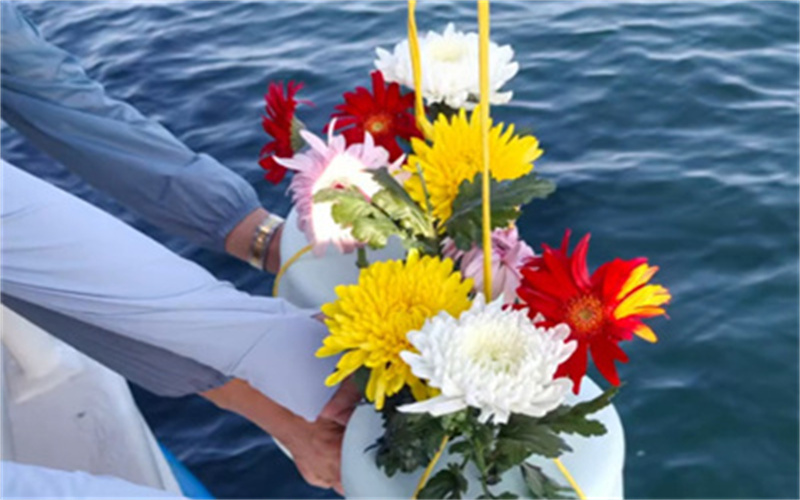 天津远洋海葬故事|子女共同父亲举办海上告别仪式-2