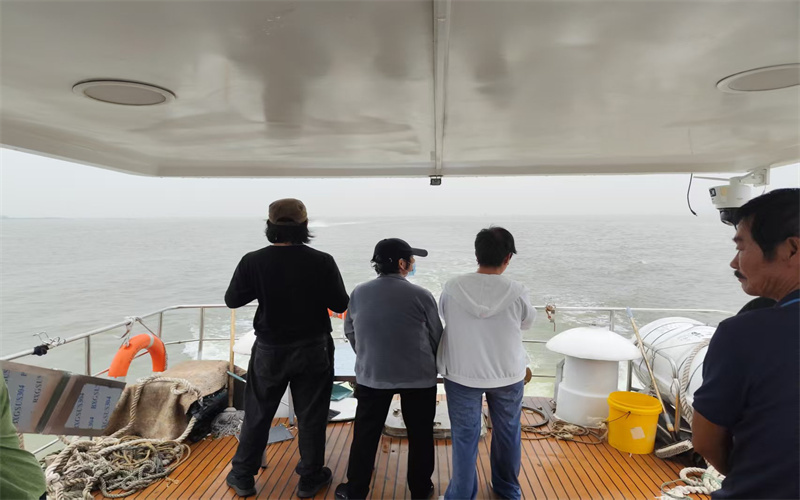 天津东疆港一对一海葬全程纪念｜家属为丈夫海上追思-3