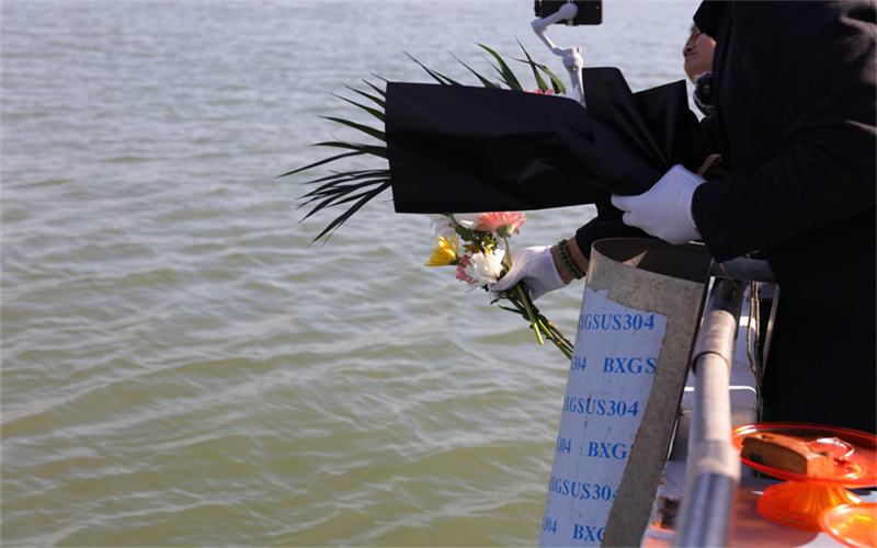 天津塘沽港海葬服务故事｜子女共同丈夫海撒送别