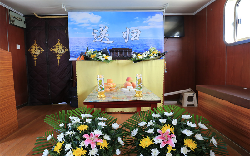 天津公益海葬举办海上告别仪式兄弟