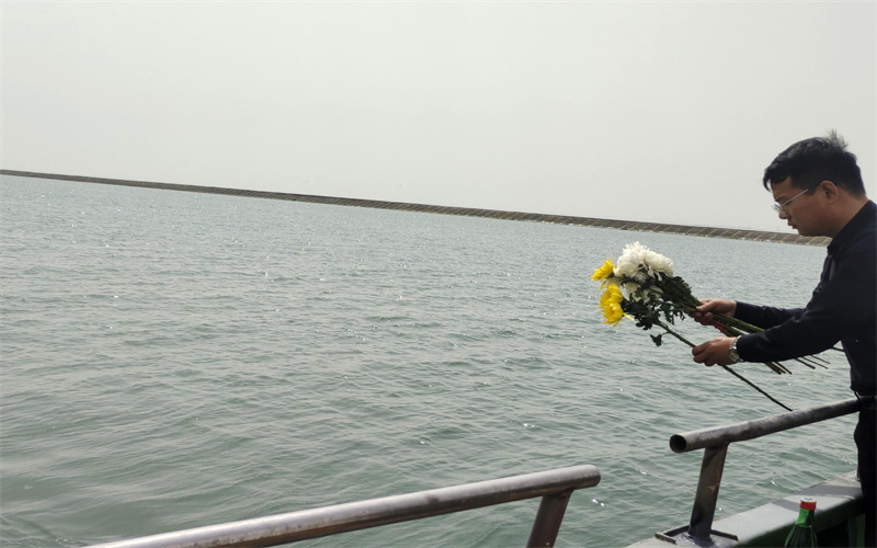天津滨海新区一对一海葬纪实｜完成亲人最后的纪念仪式